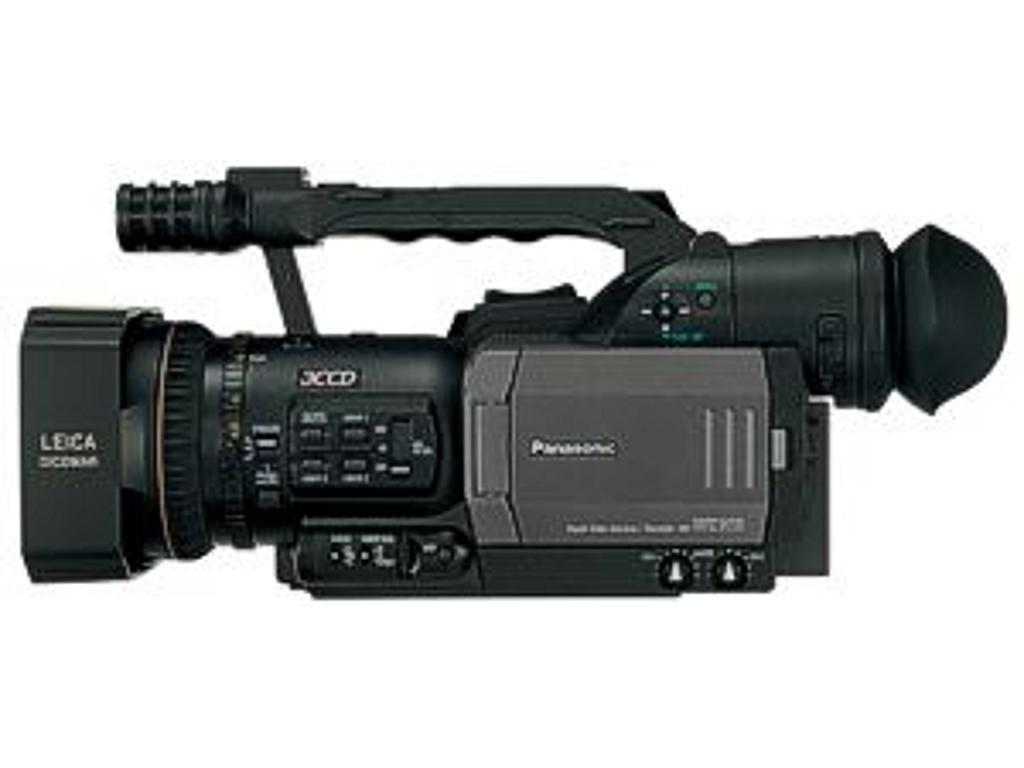 Panasonic AG-DVC20P MiniDV Digital Video Camcorder 10x Zoom w/ Battery Charger 