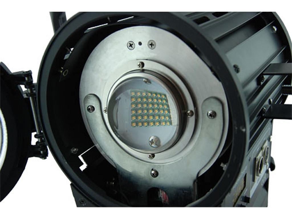 Dynacore D-LFS100D/T Focusable Fresnel LED Light (Tungsten 3200K
